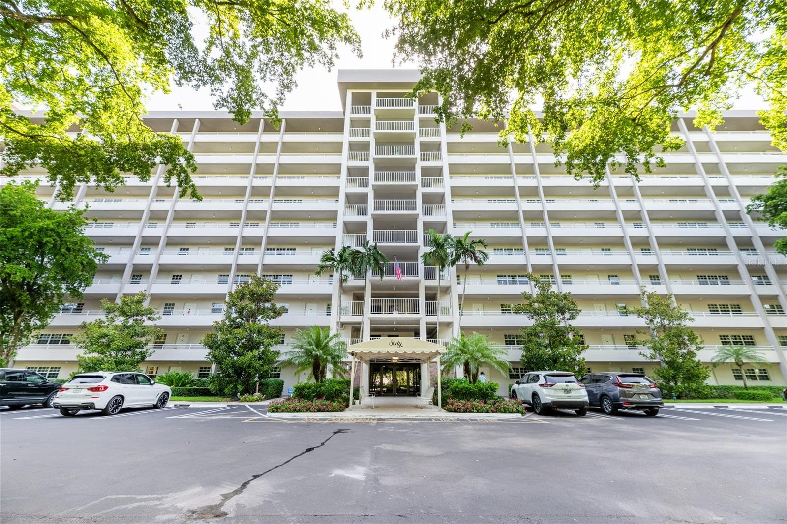 605 OAKS DR #607