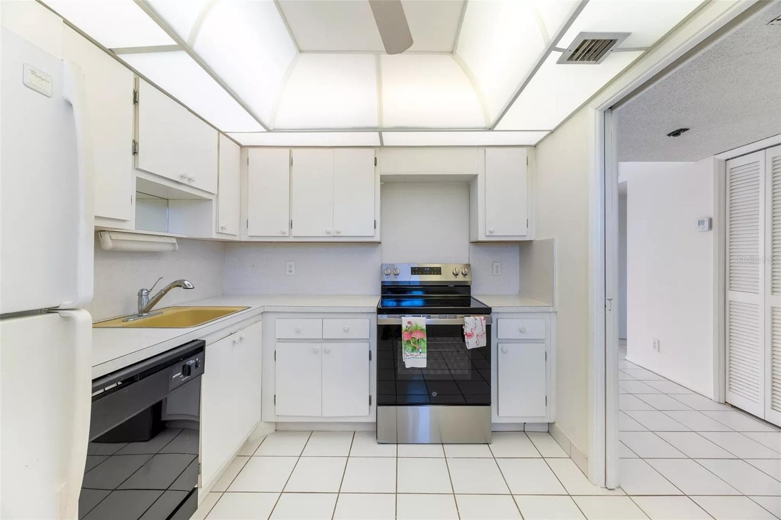 Kitchen - 605 OAKS DR #607, POMPANO BEACH