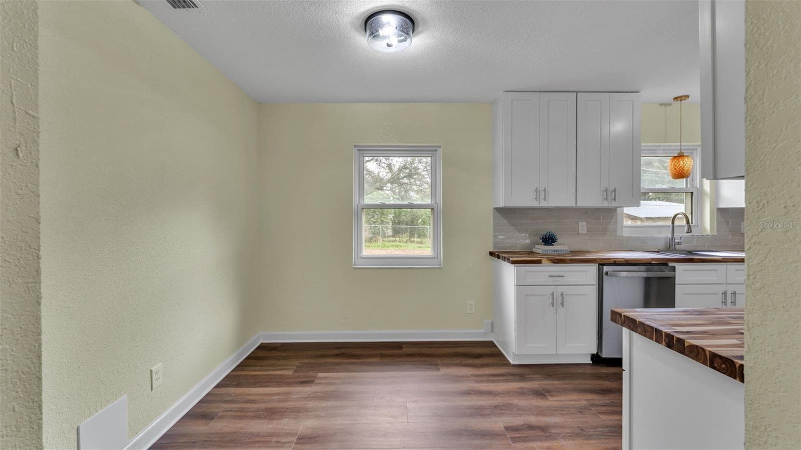 Single Family Residence at 6000 CREWS LAKE RD, LAKELAND, photo 5 of 31