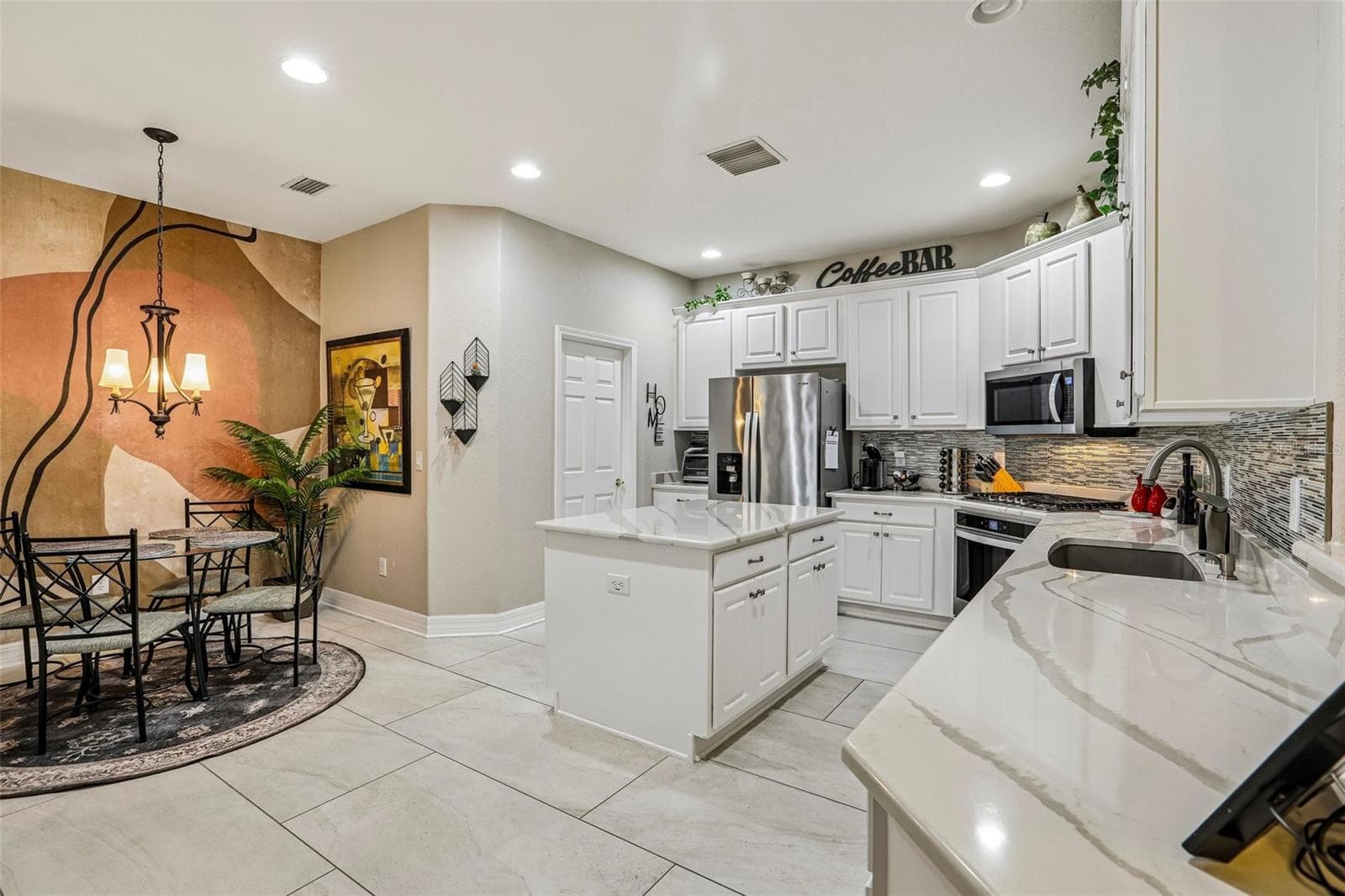 Large kitchen and nook - 27443 MISTFLOWER DR, WESLEY CHAPEL