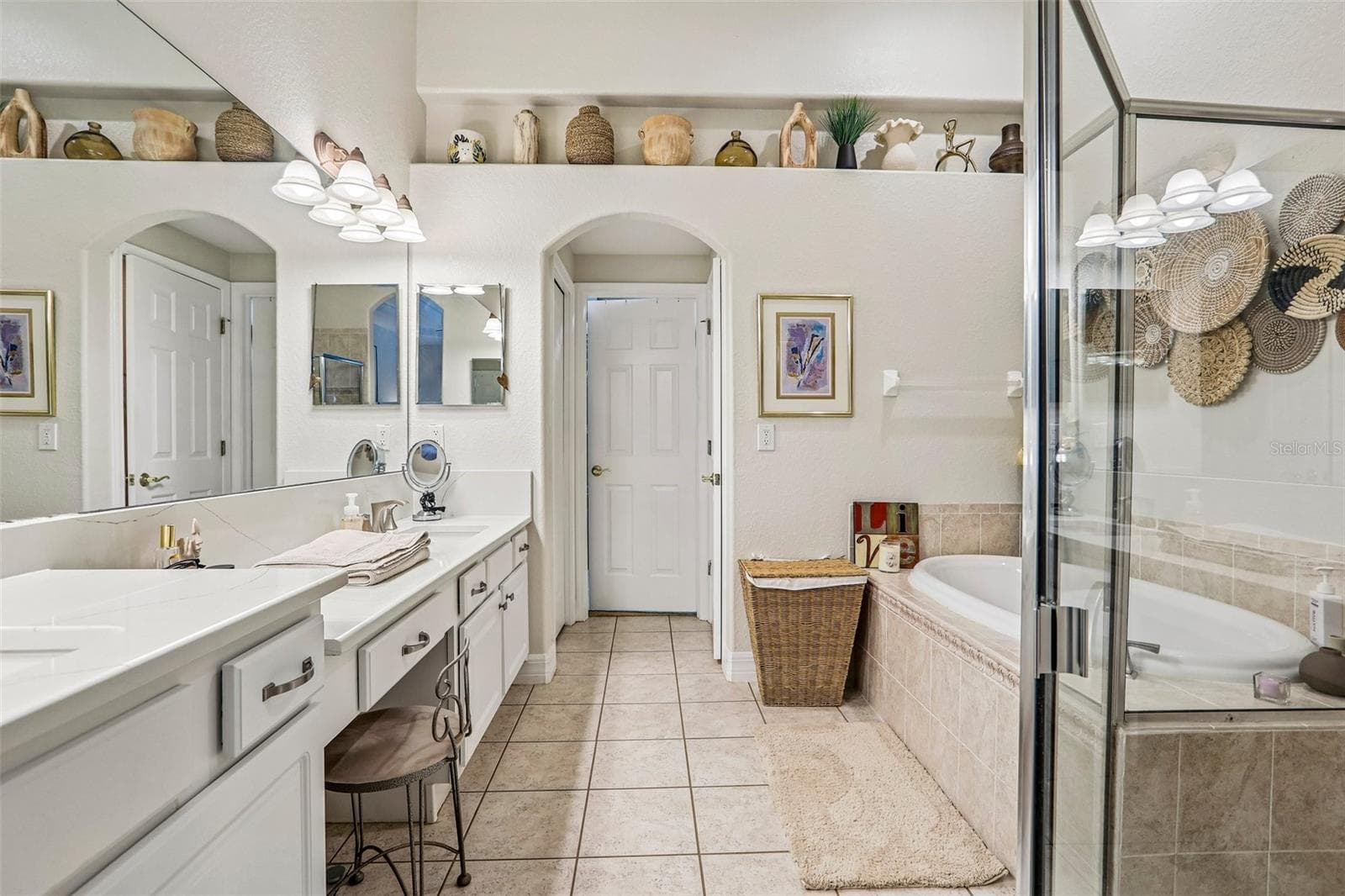 Master Bath/dbl vanities - 27443 MISTFLOWER DR, WESLEY CHAPEL