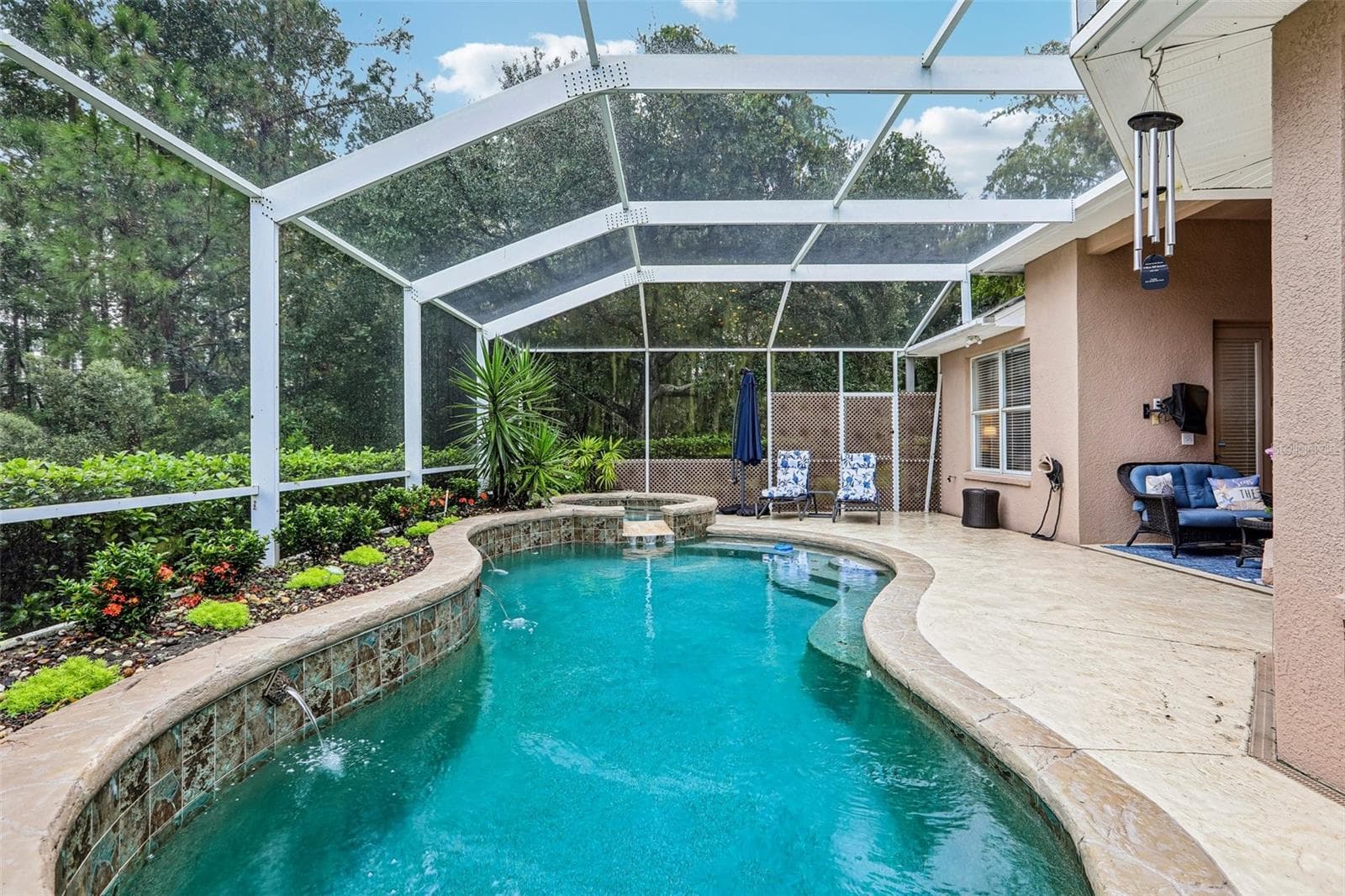 Tropical pool / lush plants - 27443 MISTFLOWER DR, WESLEY CHAPEL