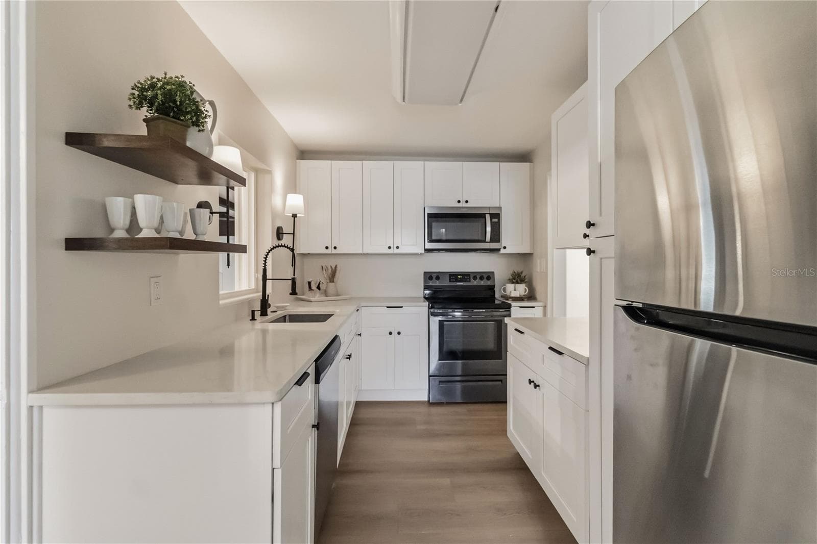 All New Renovated Kitchen - 7040 LAKE DR, ORLANDO
