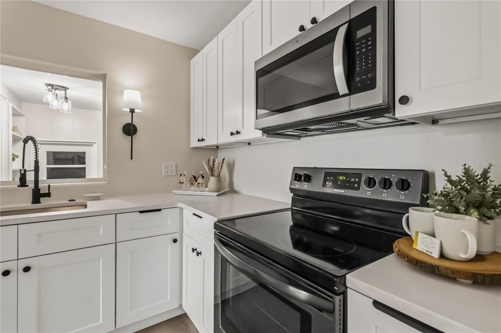 All the appliances location given given special thought to for convenience - 7040 LAKE DR, ORLANDO