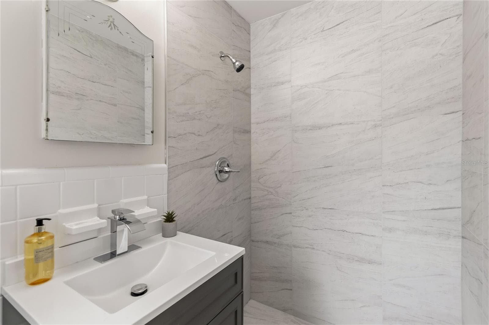 Primary ensuite with shower - 7040 LAKE DR, ORLANDO