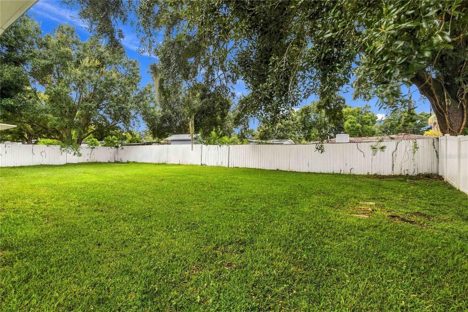 Nice fenced in back yard - 7040 LAKE DR, ORLANDO