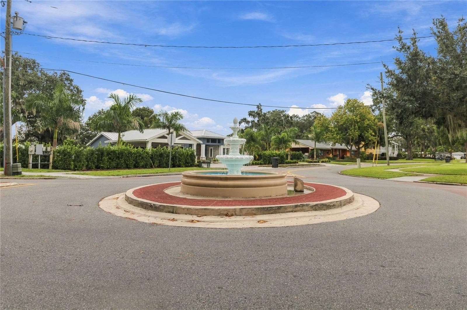 Lovely Round About with Fountain upon Entry to Belle Isle...Lake Dr. immediately to the South - 7040 LAKE DR, ORLANDO