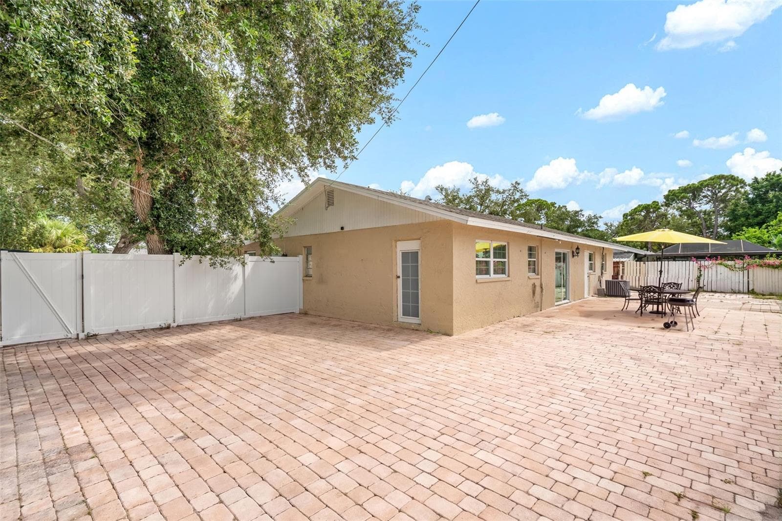 Single Family Residence at 537 MELODY CIR, SARASOTA, photo 4 of 60