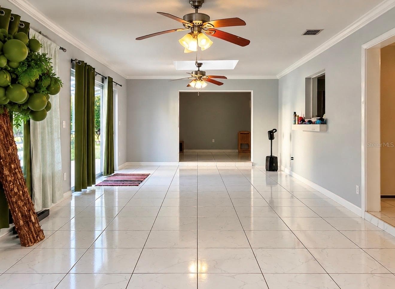 Single Family Residence at 9 WINTERSET DR, WINTER HAVEN, photo 7 of 20