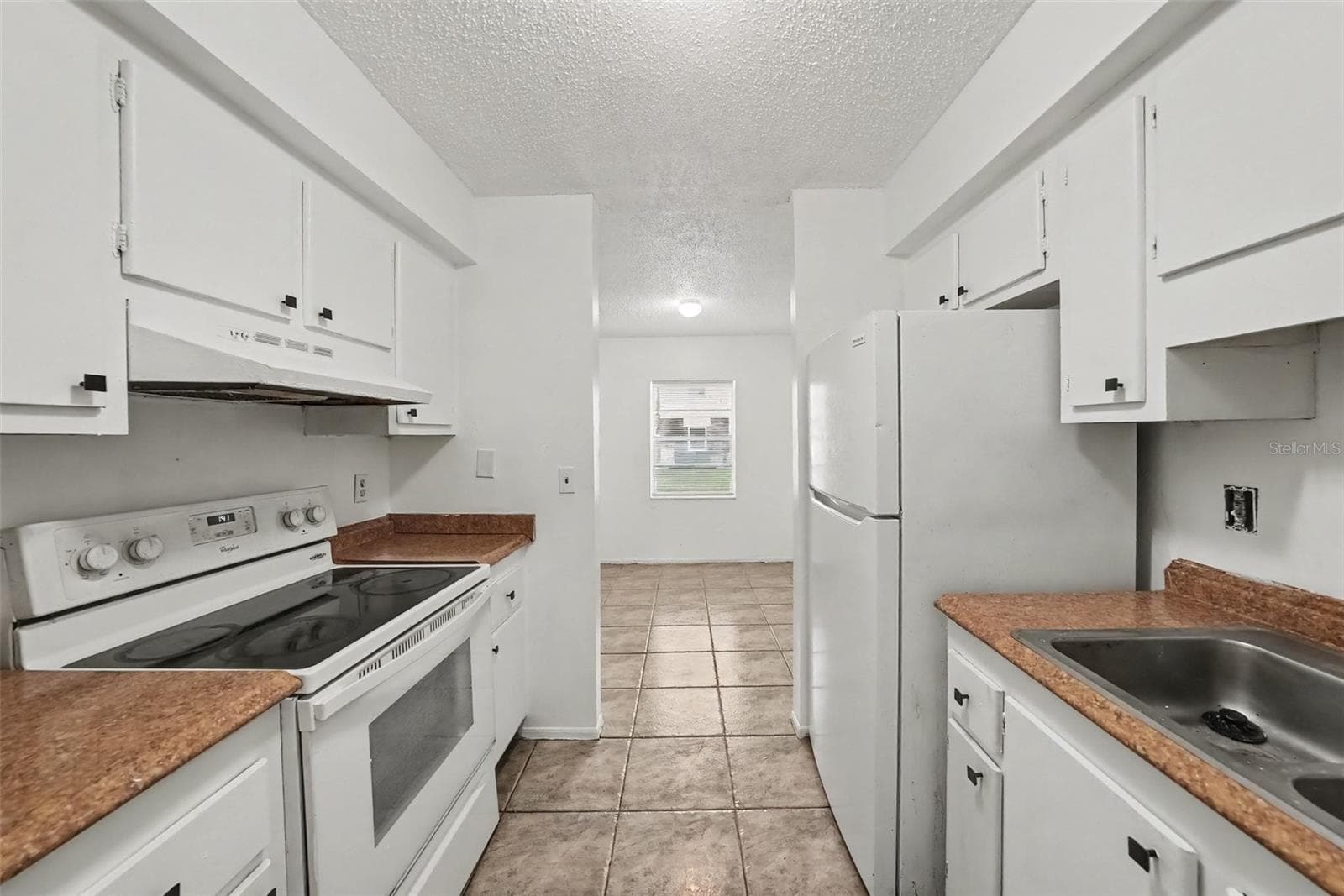 Condominium at 305 E WELLINGTON CT #64, TAMPA, photo 2 of 15