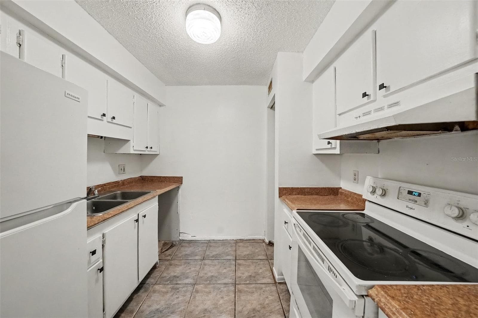 Condominium at 305 E WELLINGTON CT #64, TAMPA, photo 3 of 15