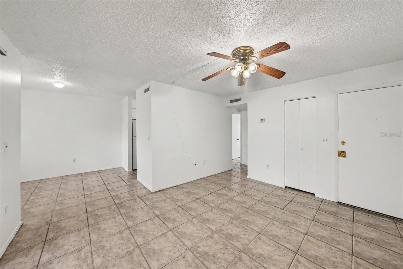Condominium at 305 E WELLINGTON CT #64, TAMPA, photo 4 of 15