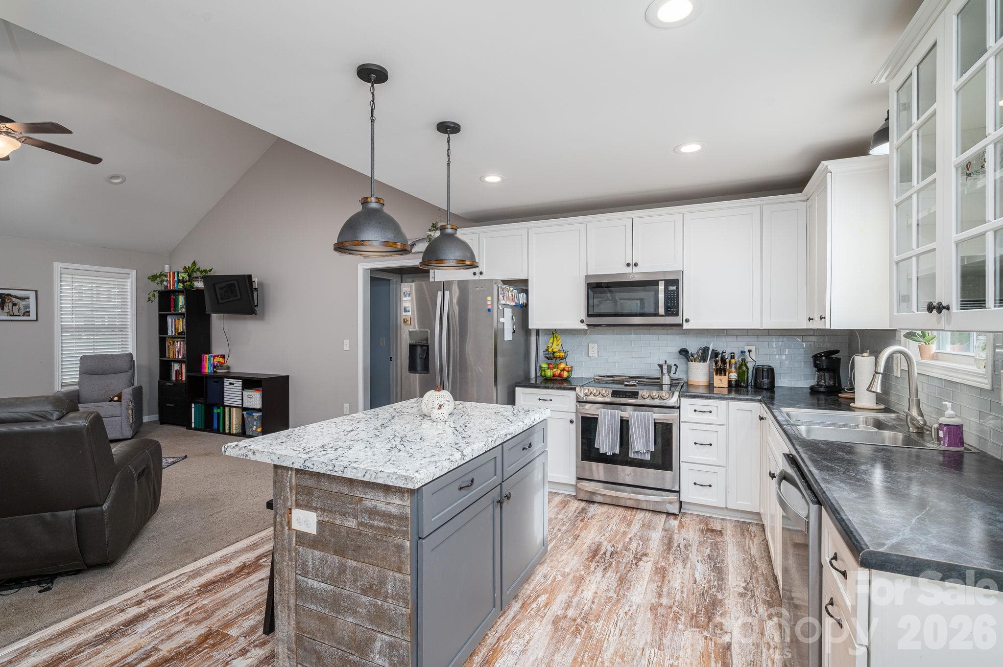 Single Family Residence at 203 Dayton Road, Dallas, photo 12 of 32