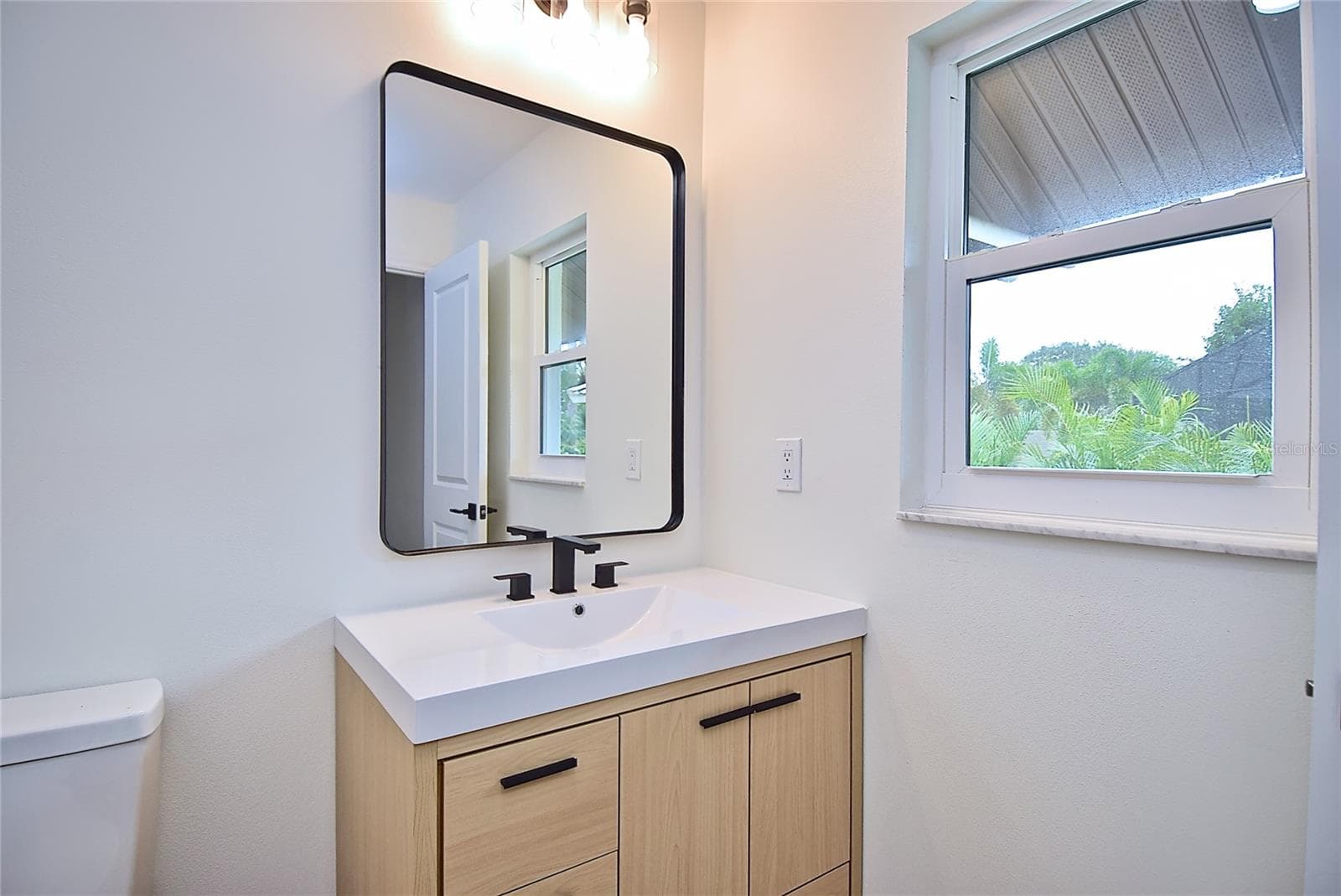 Single Family Residence at 102 WINDWARD DR, OSPREY, photo 21 of 54