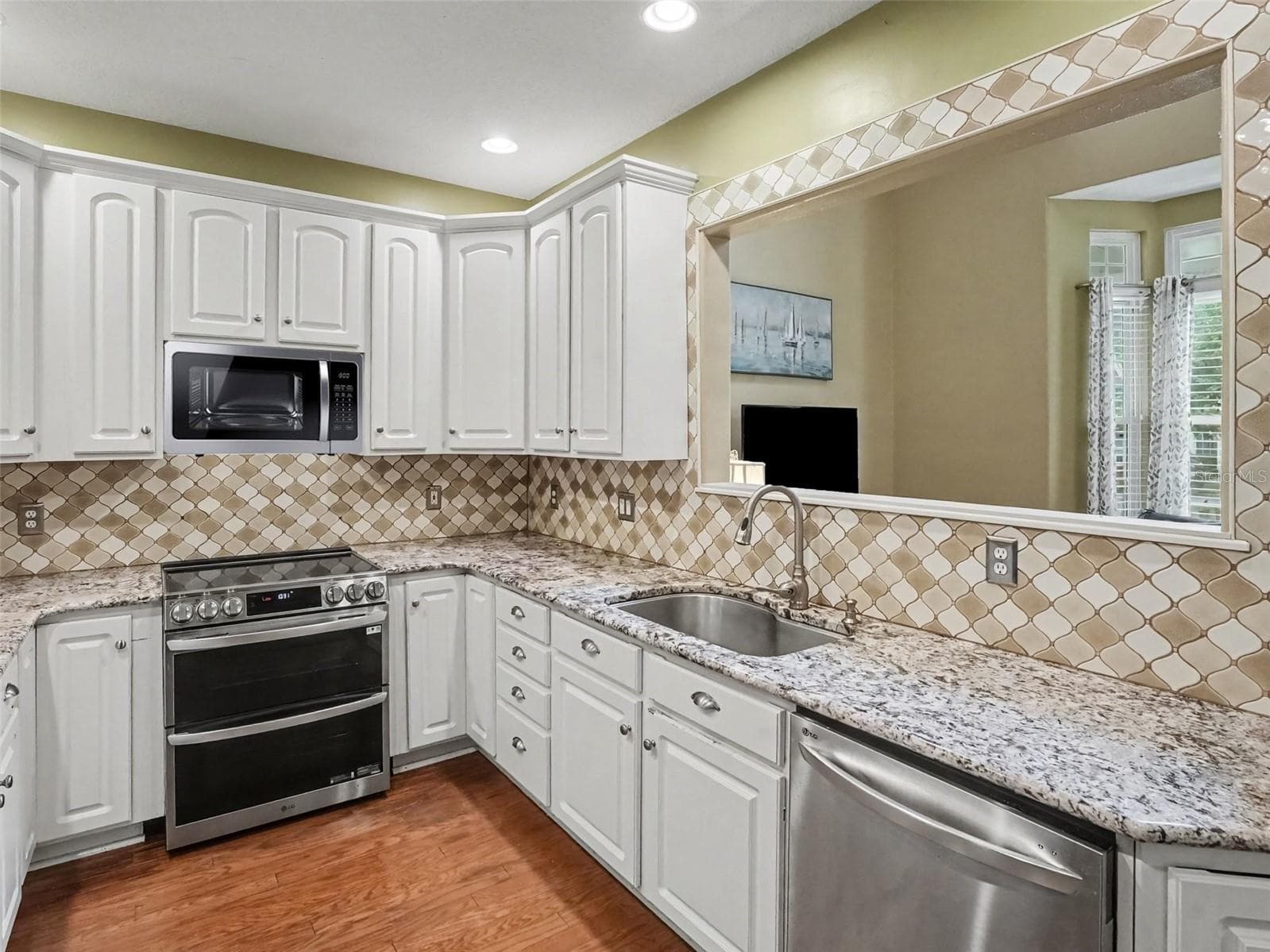Kitchen with granite countertops - 190 HARBOUR COVE WAY, CLERMONT