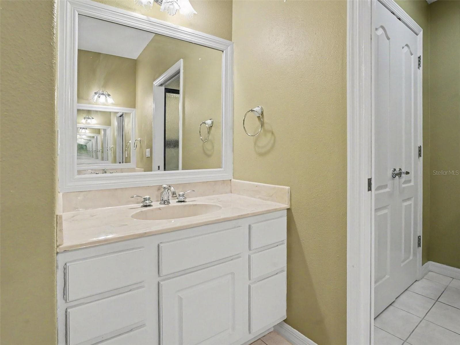 En Suite Primary Bathroom with Dual Sinks - 190 HARBOUR COVE WAY, CLERMONT