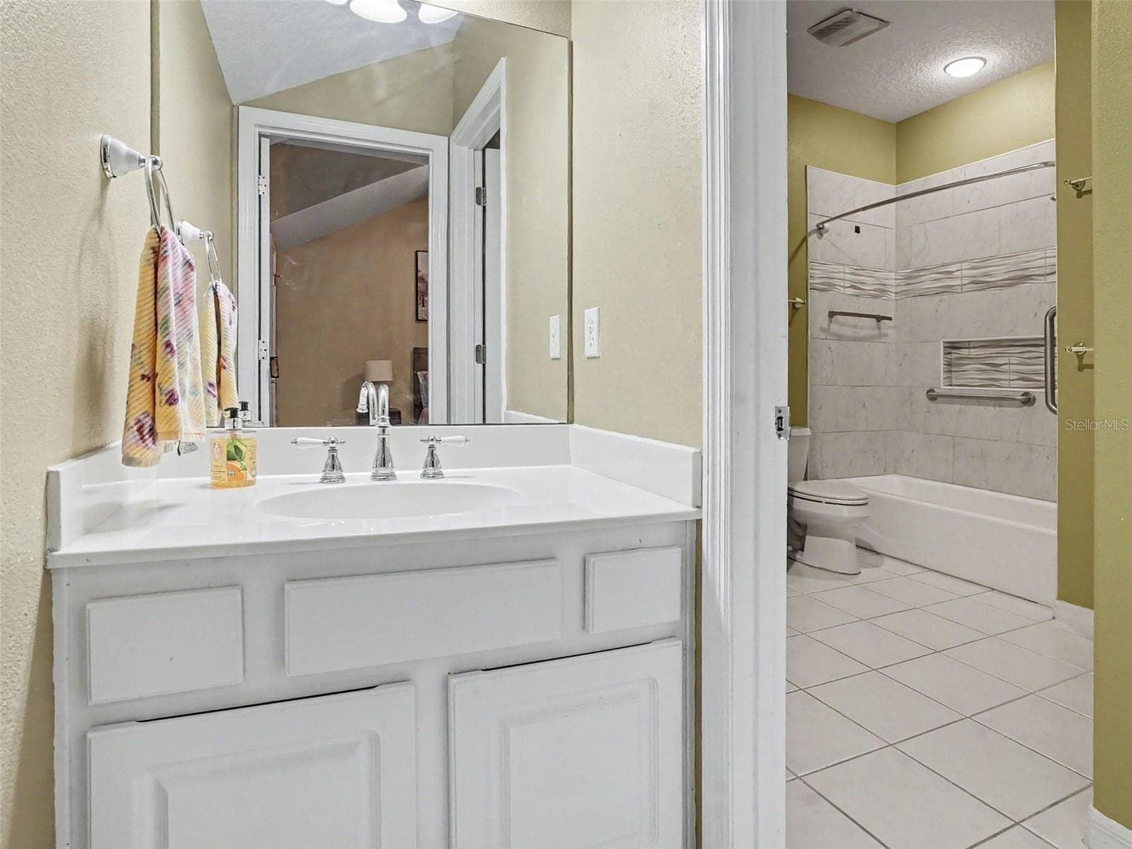 Bedroom 3 Jack and Jill Bathroom Sink - 190 HARBOUR COVE WAY, CLERMONT