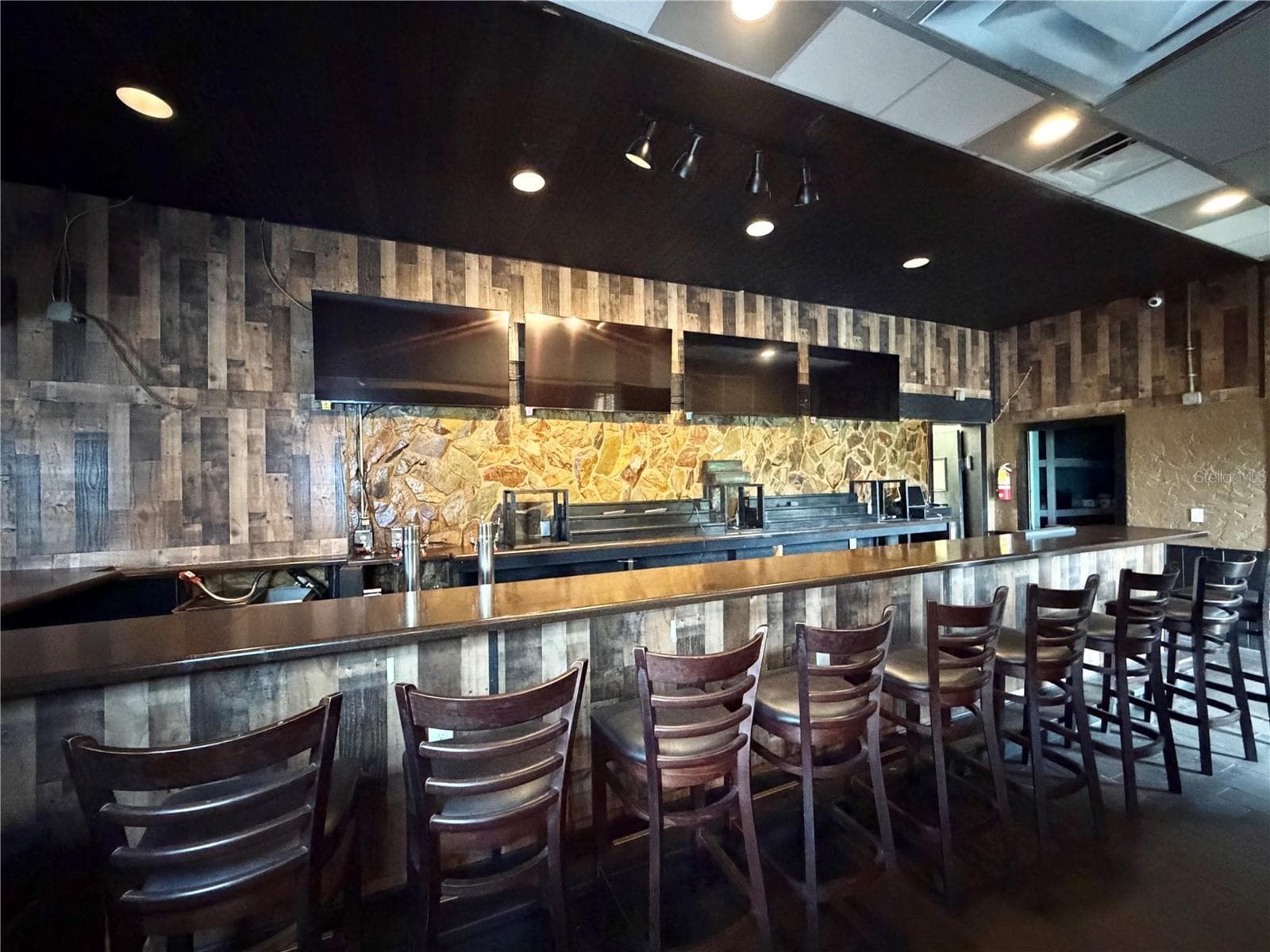 Bar - 3883 TAMIAMI TRL, PORT CHARLOTTE