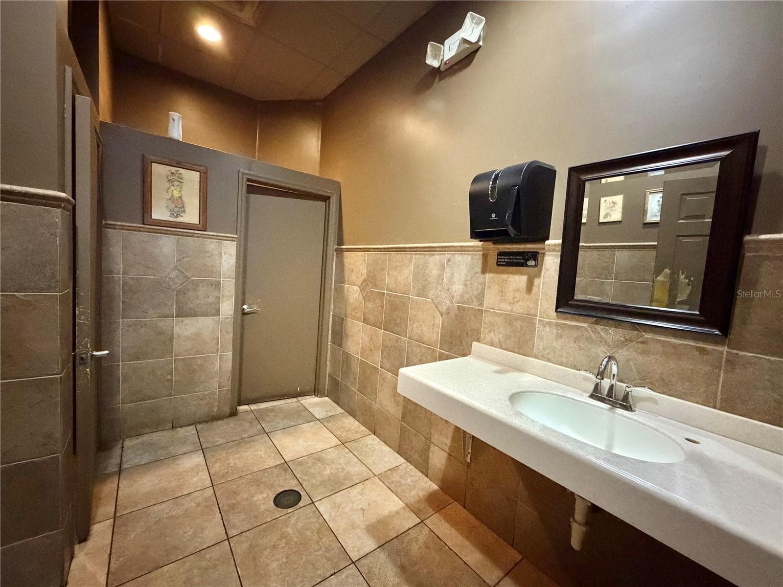 Women's restroom - 3883 TAMIAMI TRL, PORT CHARLOTTE