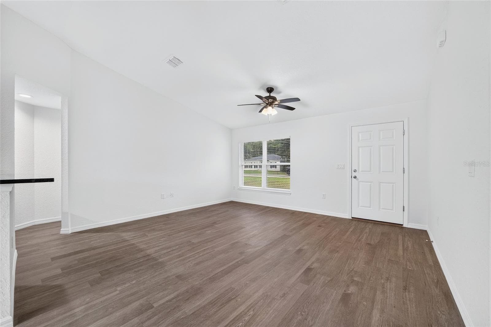 NICE OPEN SPACE IN LIVING AREA - 3 FISHER WAY PL, OCKLAWAHA
