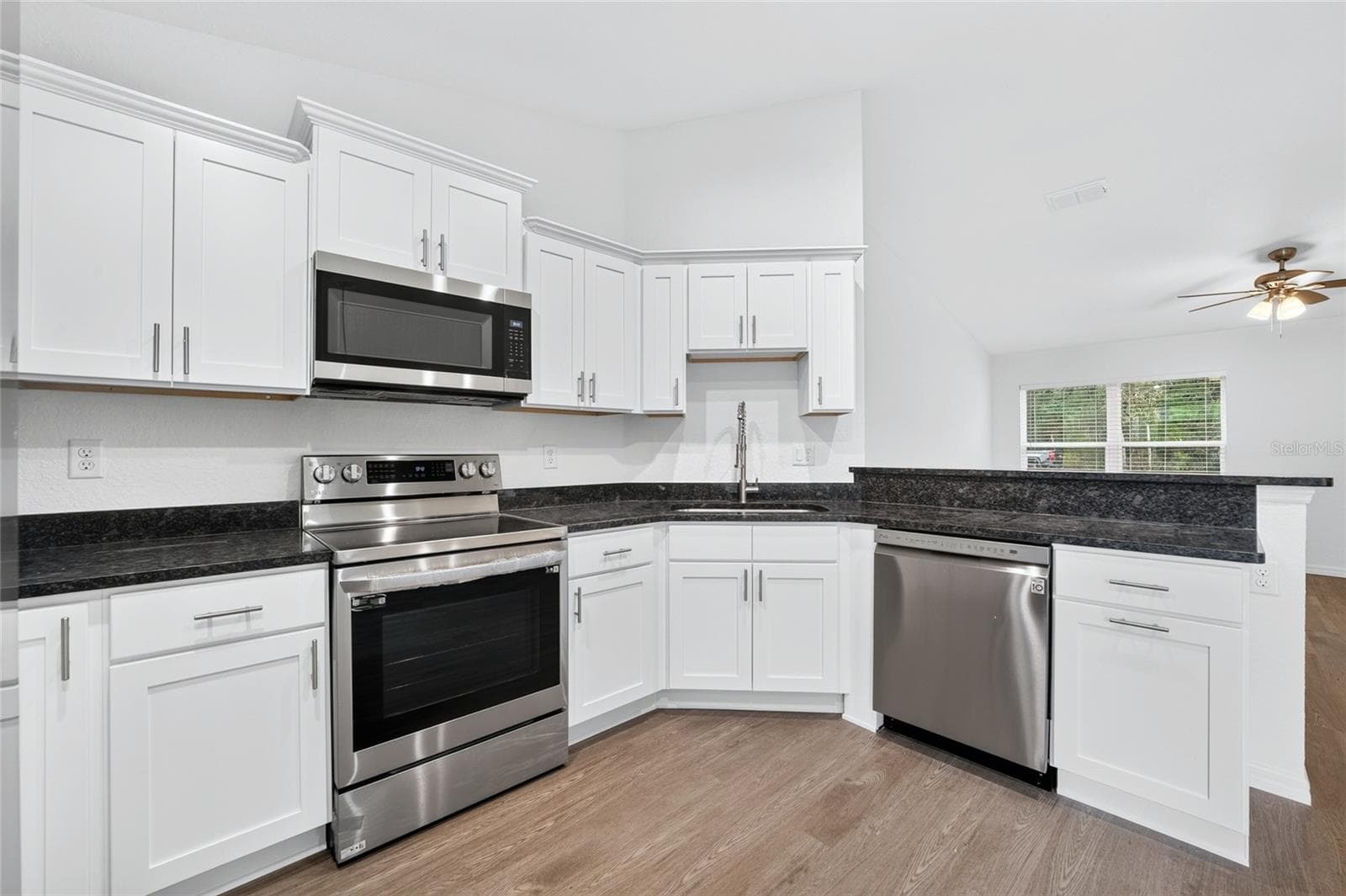 WOWZER THIS KITCHEN IS AWSOME - 3 FISHER WAY PL, OCKLAWAHA
