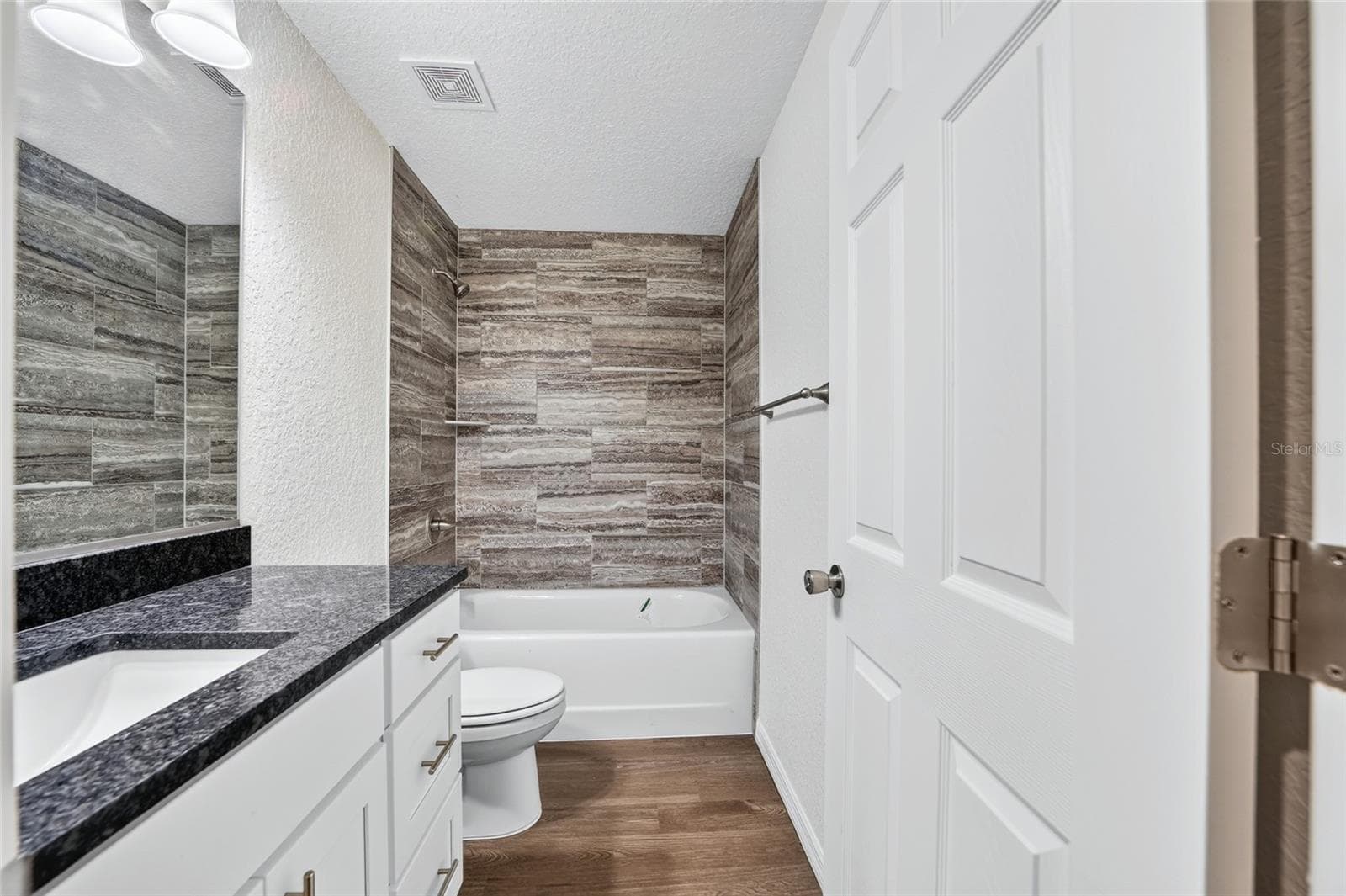 HALL BATHROOM - 3 FISHER WAY PL, OCKLAWAHA