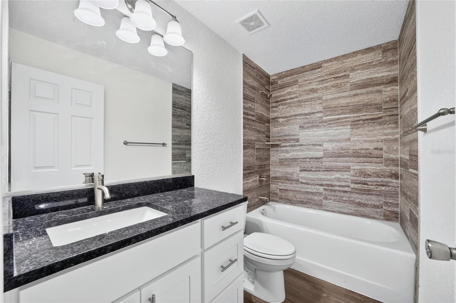 HALL/GUEST BATHROOM - 3 FISHER WAY PL, OCKLAWAHA