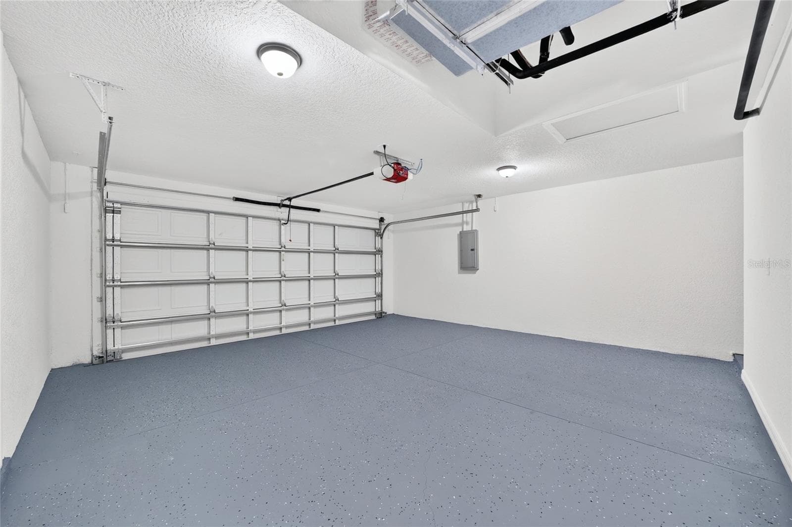 GARAGE WITH REMOTE AN STAINED FLOORS - 3 FISHER WAY PL, OCKLAWAHA