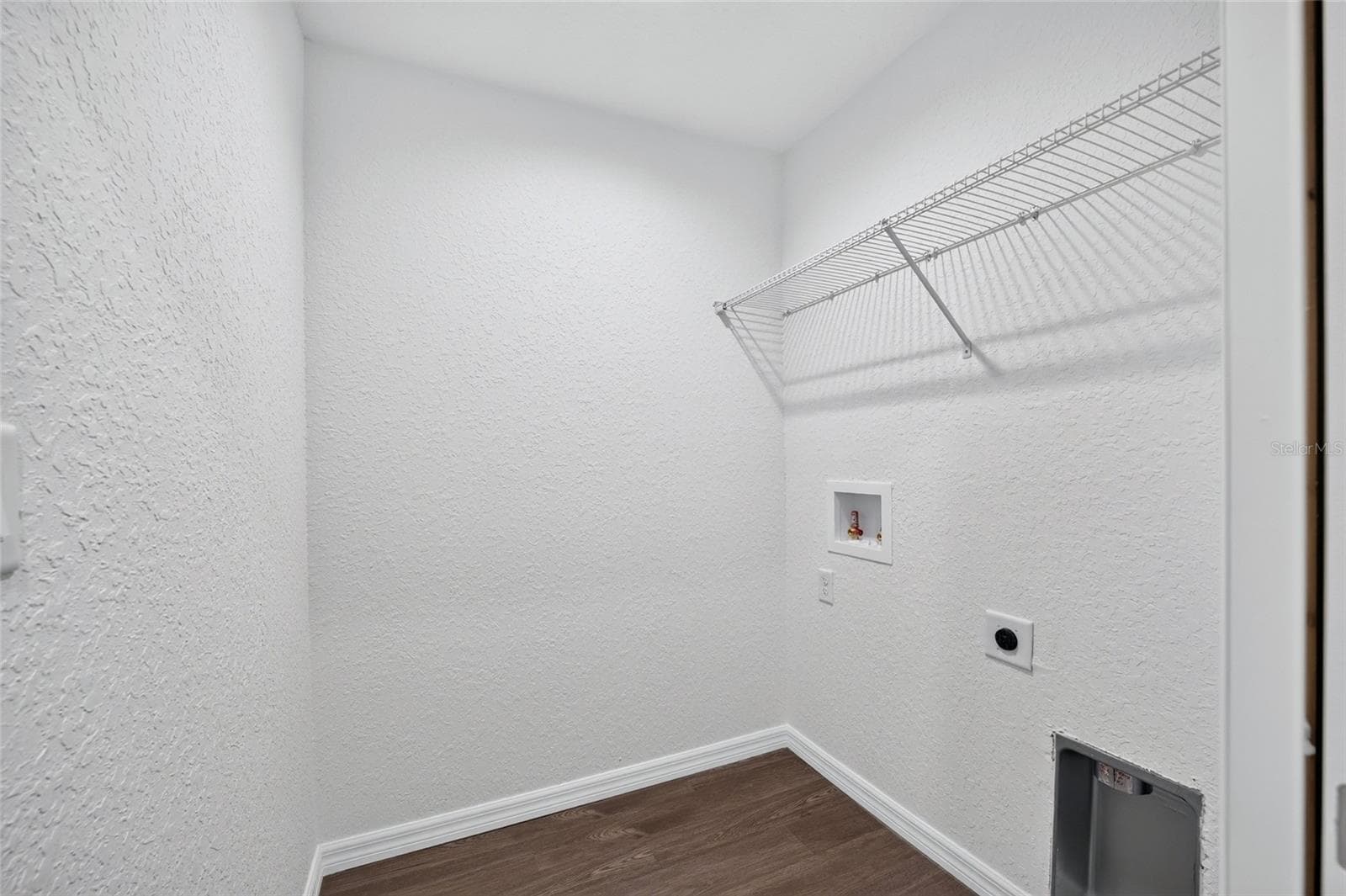SPACIOUS INSIDE LAUNDRY ROOM - 3 FISHER WAY PL, OCKLAWAHA