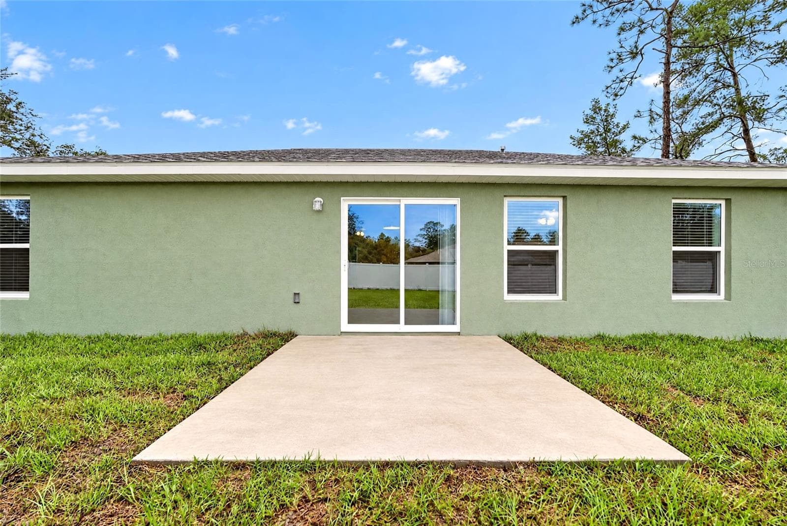 LOTS OF ROOM TO EXPAND, BUILD DECK, SCREEN IT IN. - 3 FISHER WAY PL, OCKLAWAHA