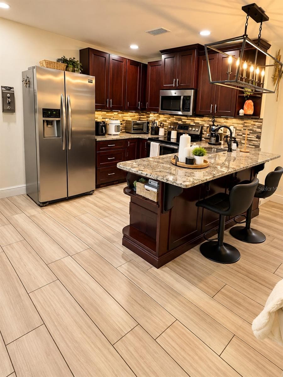 Single Family Residence at 510 PROCLAMATION DR, TAMPA, photo 10 of 20