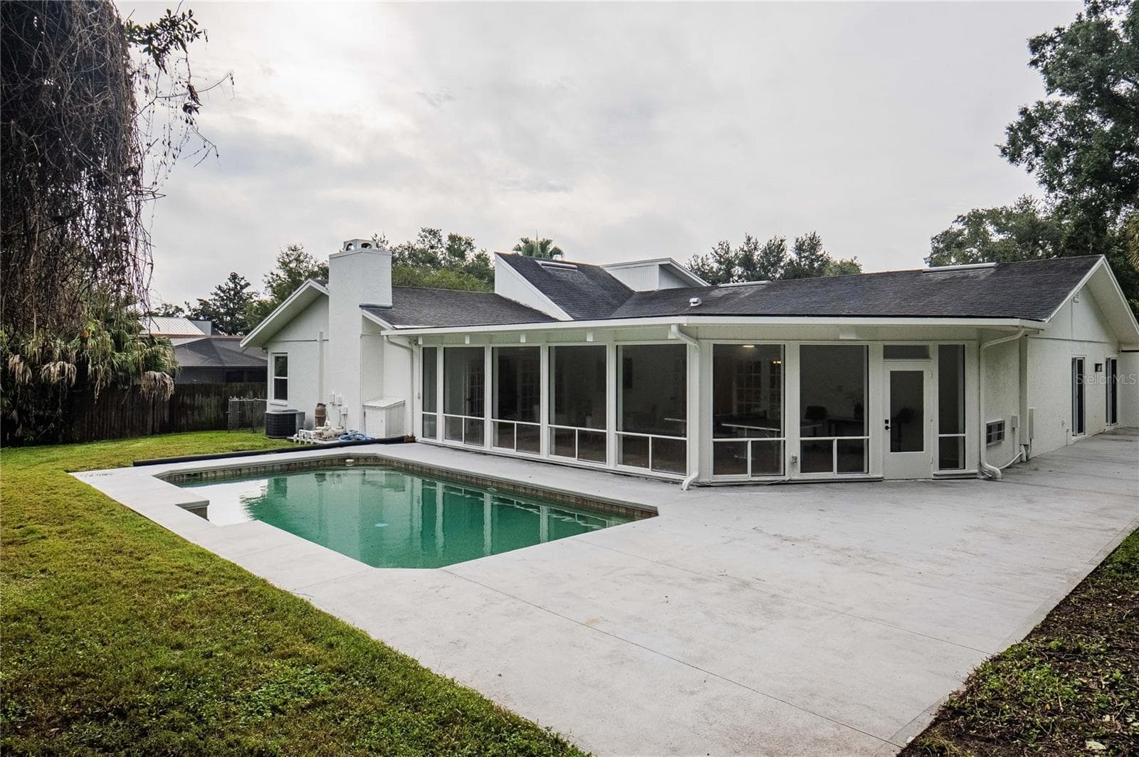 Single Family Residence at 832 BROOKWOOD DR, LAKELAND, photo 9 of 39