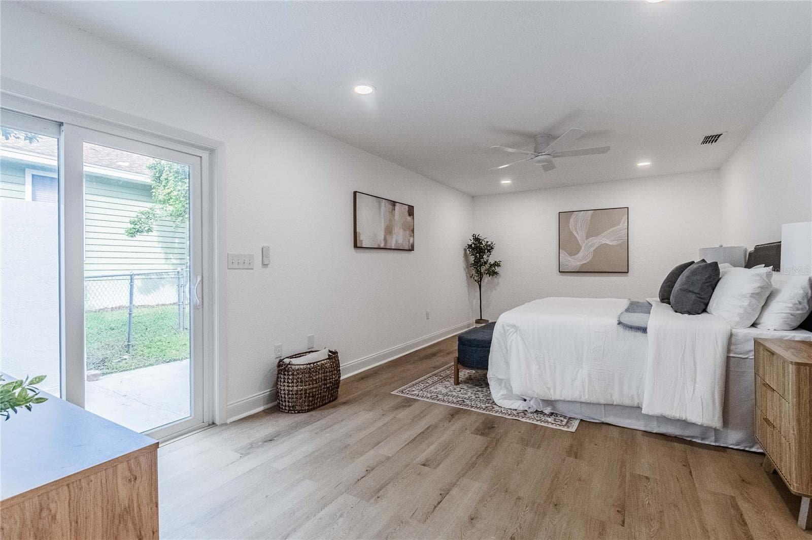 Master Bedroom - 832 BROOKWOOD DR, LAKELAND