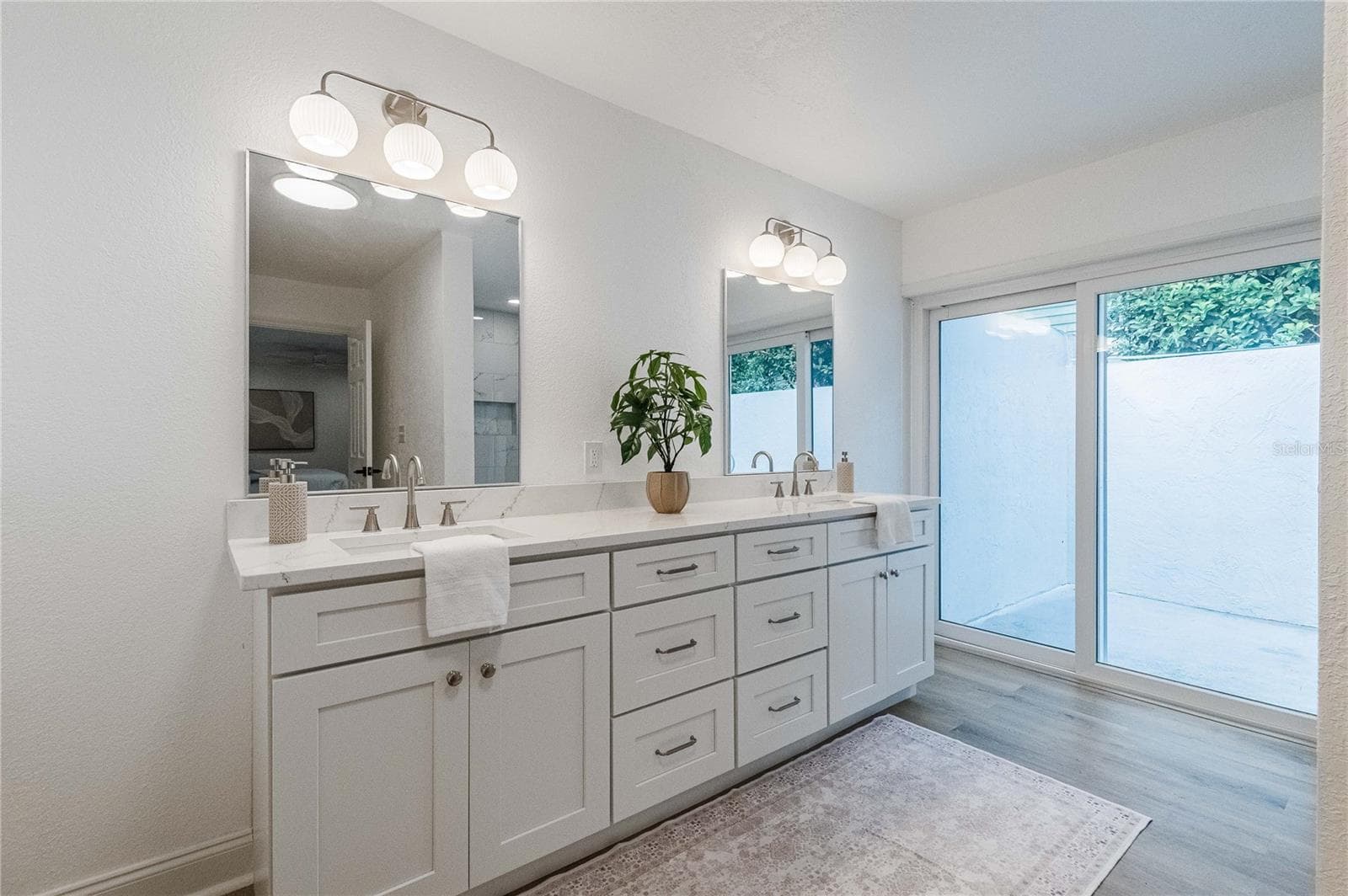 Master Bathroom - 832 BROOKWOOD DR, LAKELAND