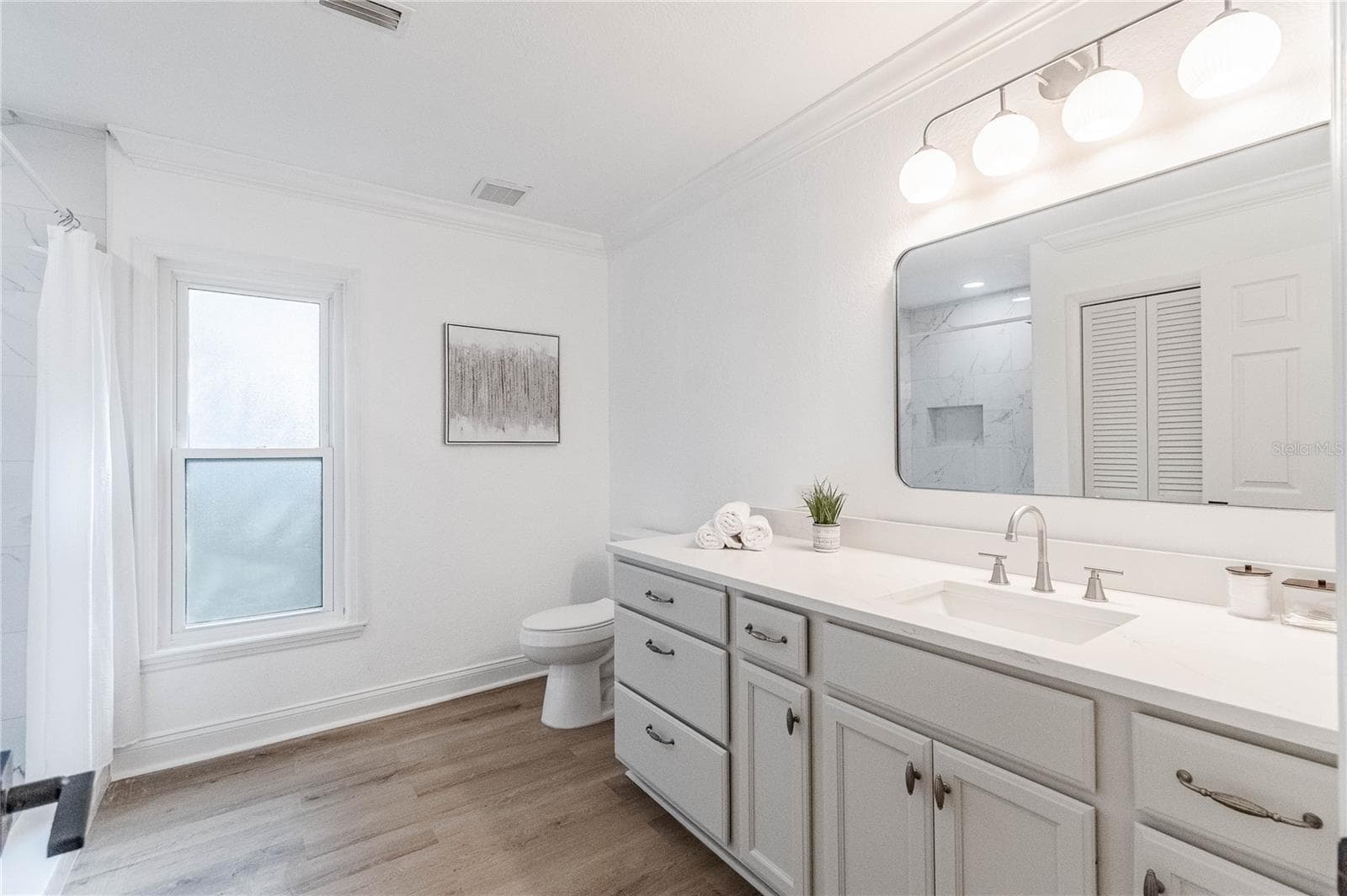 guest bathroom - 832 BROOKWOOD DR, LAKELAND