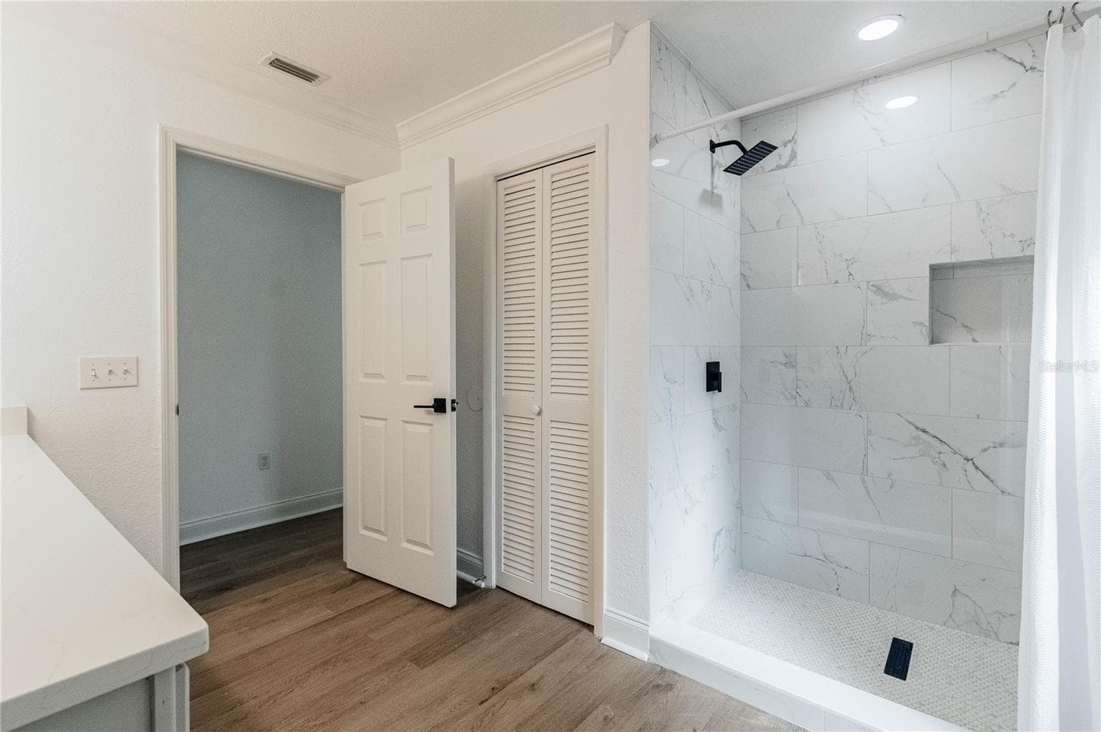 guest bathroom - 832 BROOKWOOD DR, LAKELAND