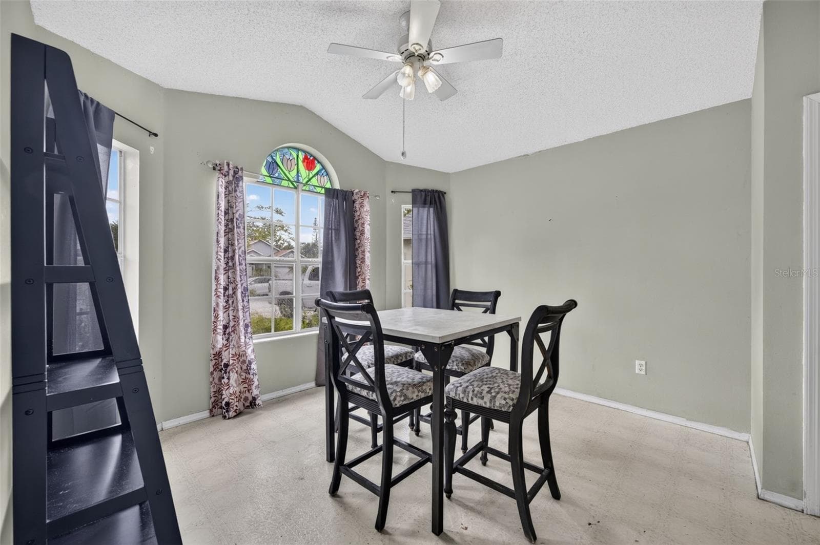 Single Family Residence at 13637 SPRINGTIDE CT, ORLANDO, photo 4 of 17