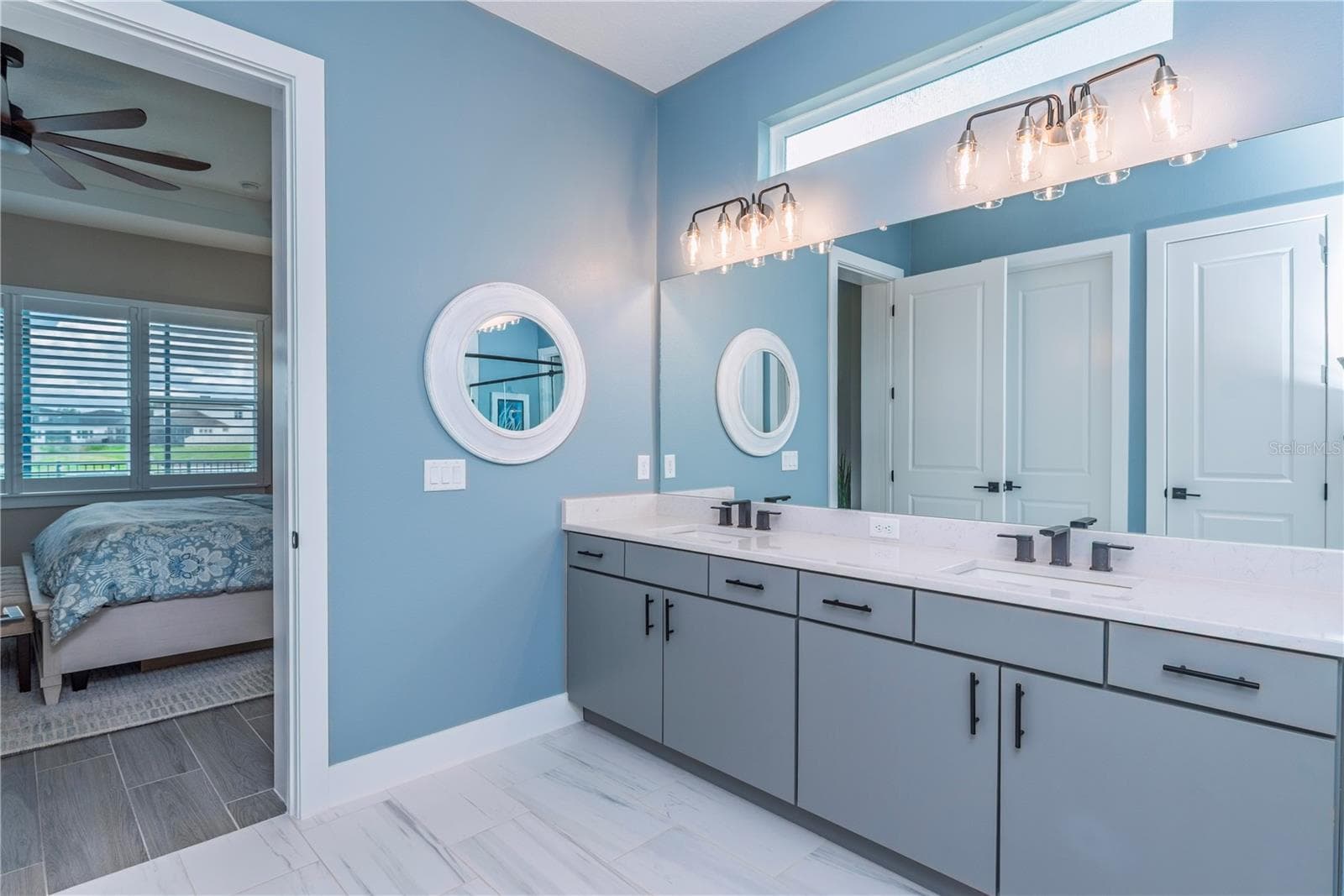 Ensuite bathroom with double sinks. - 10706 TORCHWOOD SEA WAY, SAN ANTONIO