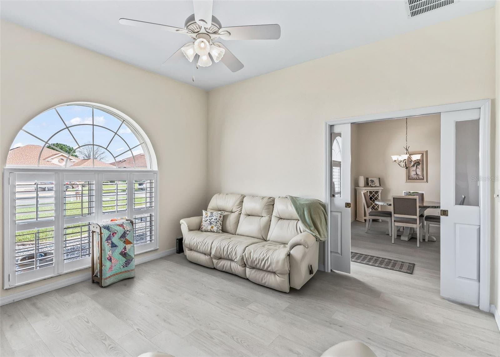 Family Room with Plantation Shutters - 12223 SE 175TH LOOP, SUMMERFIELD