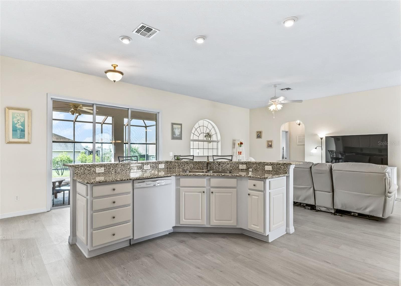 Tremendous amount of natural light - 12223 SE 175TH LOOP, SUMMERFIELD