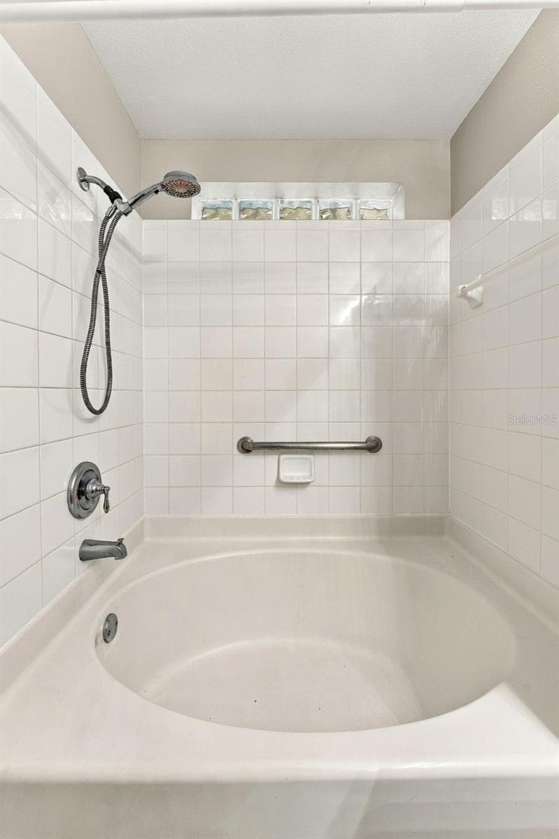 primary bathroom - 609 CAPE COD CIR, VALRICO