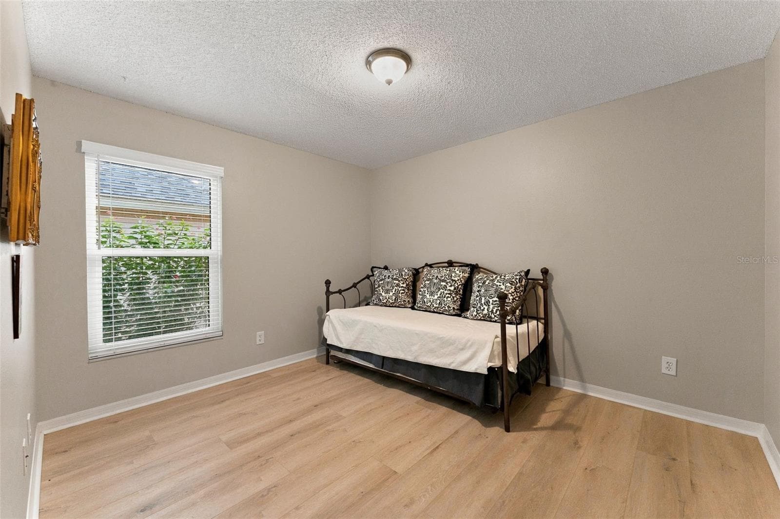 bedroom 2 - 609 CAPE COD CIR, VALRICO