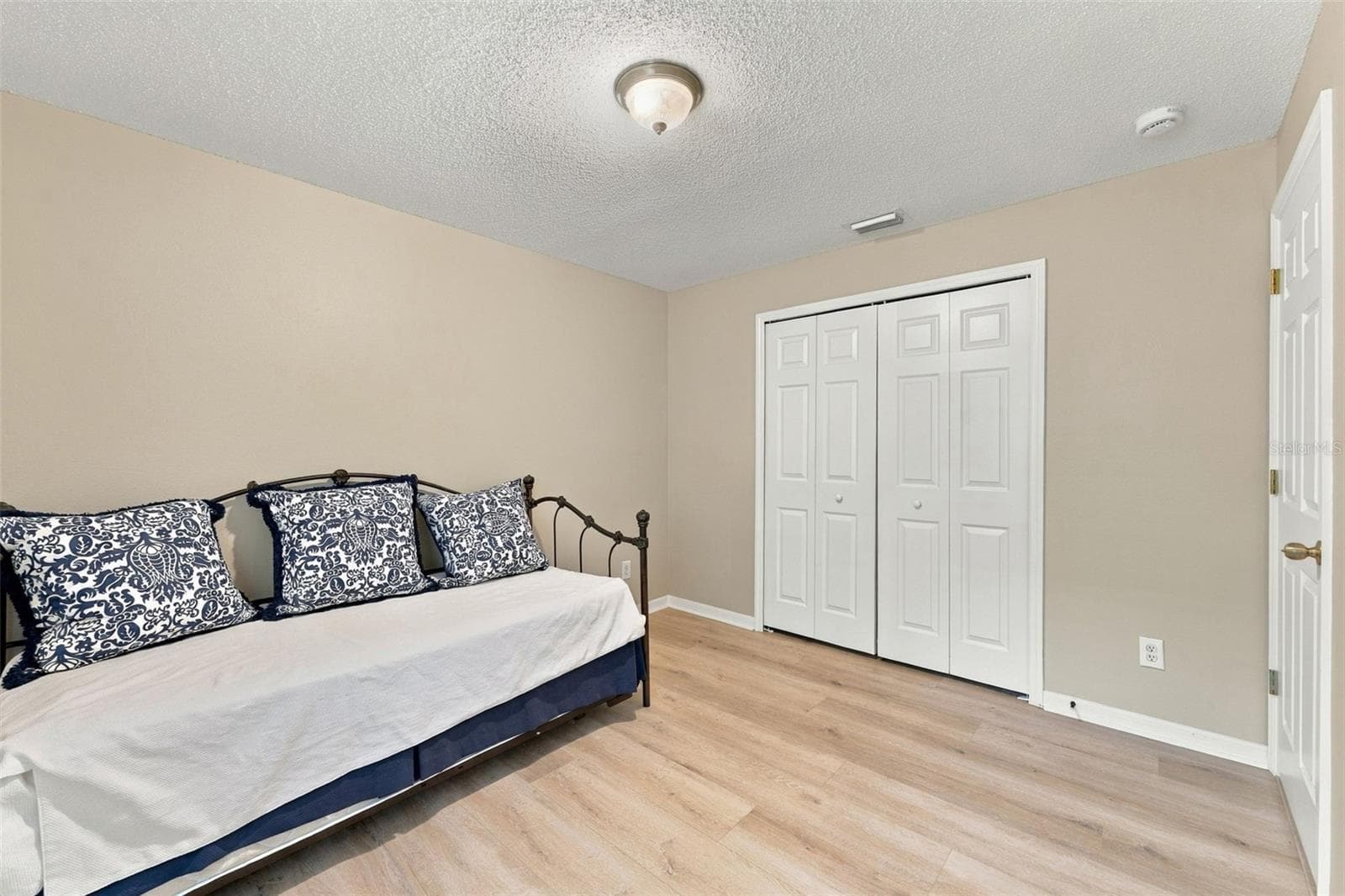 bedroom 2 - 609 CAPE COD CIR, VALRICO