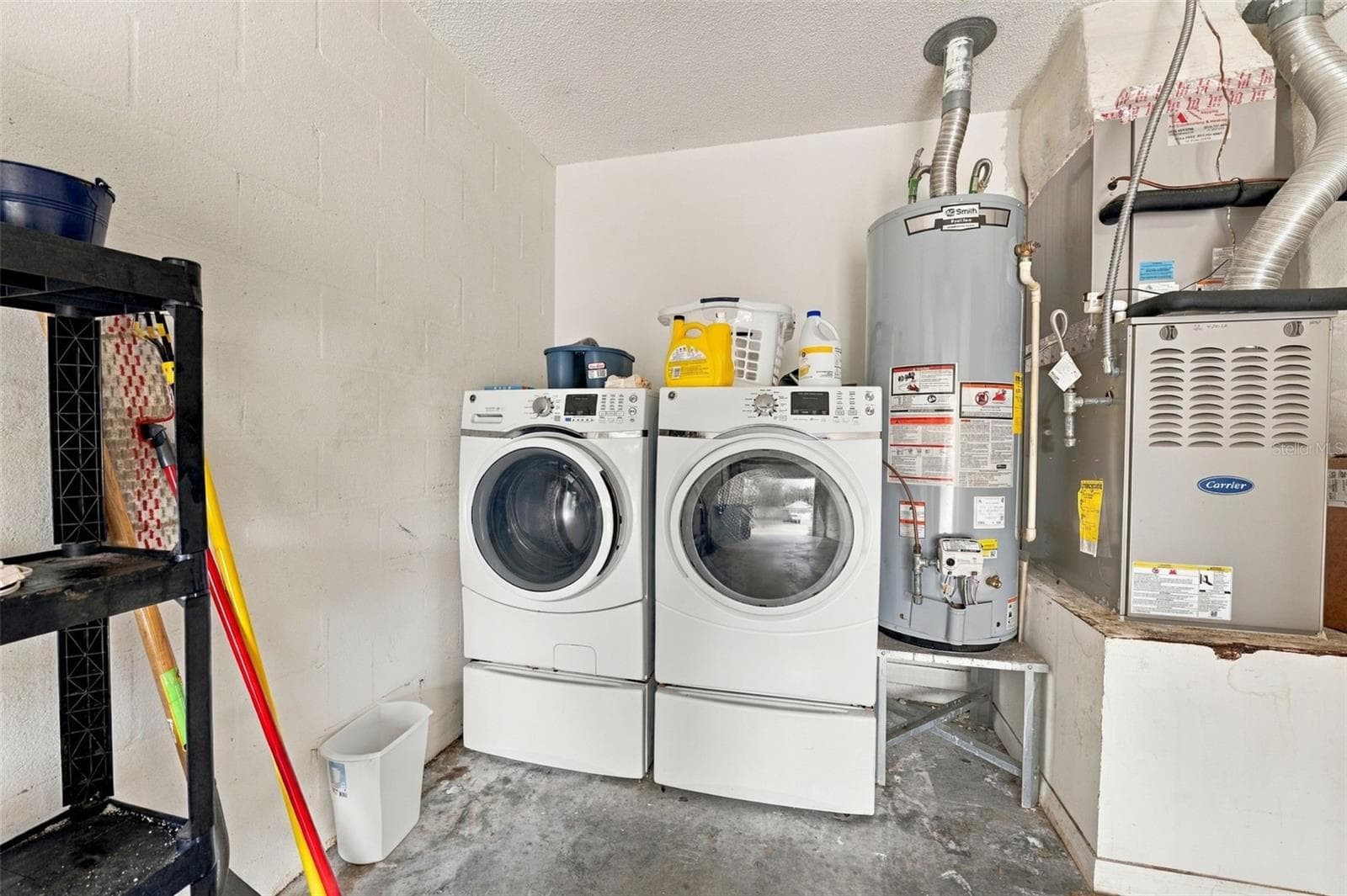 laundry in garage - 609 CAPE COD CIR, VALRICO
