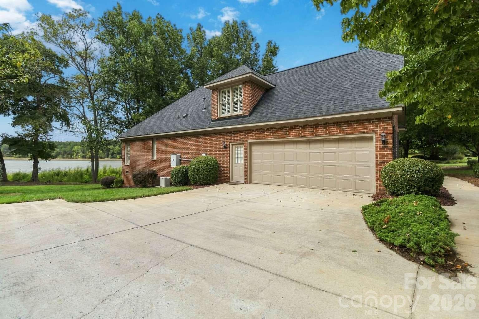 Single Family Residence at 1106 Westlake Drive, Kannapolis, photo 3 of 48