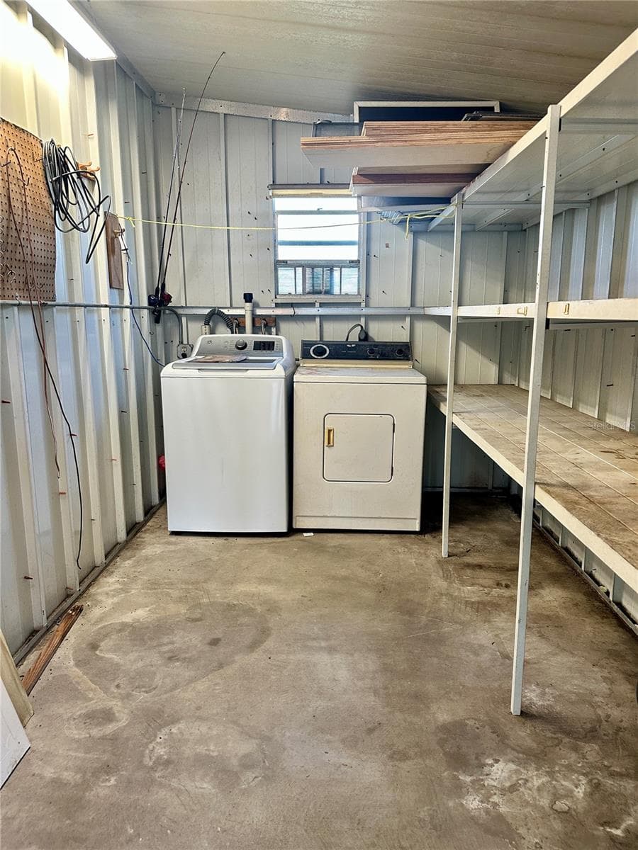 washer and dryer/utility room - 322 BASS CT, OLDSMAR