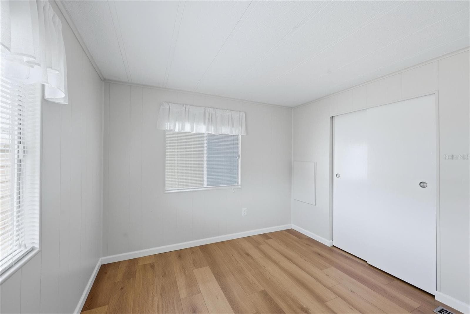 Bedroom 2 with natural light & large closet - 240 VIA DE LUNA, ENGLEWOOD