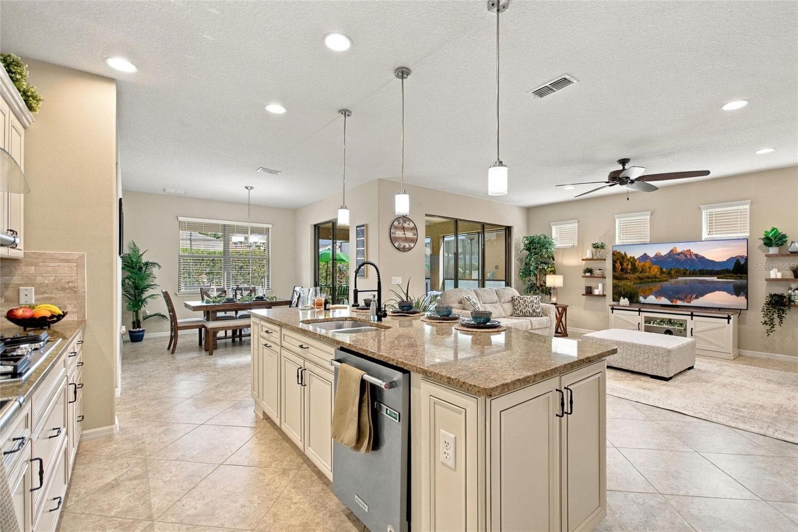 Single Family Residence at 492 PONTEVEDRA RD, DAVENPORT, photo 12 of 88