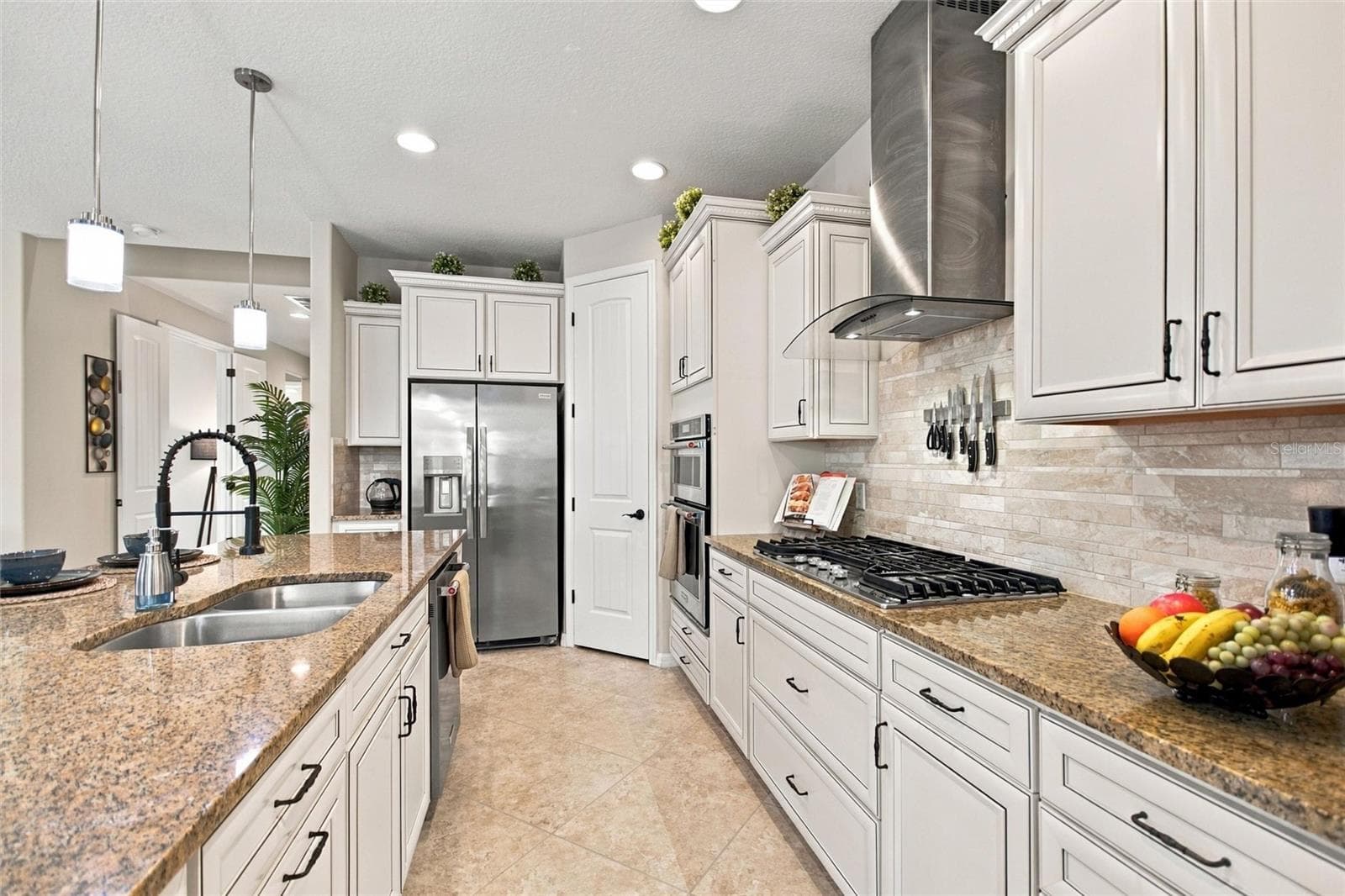 Single Family Residence at 492 PONTEVEDRA RD, DAVENPORT, photo 13 of 88