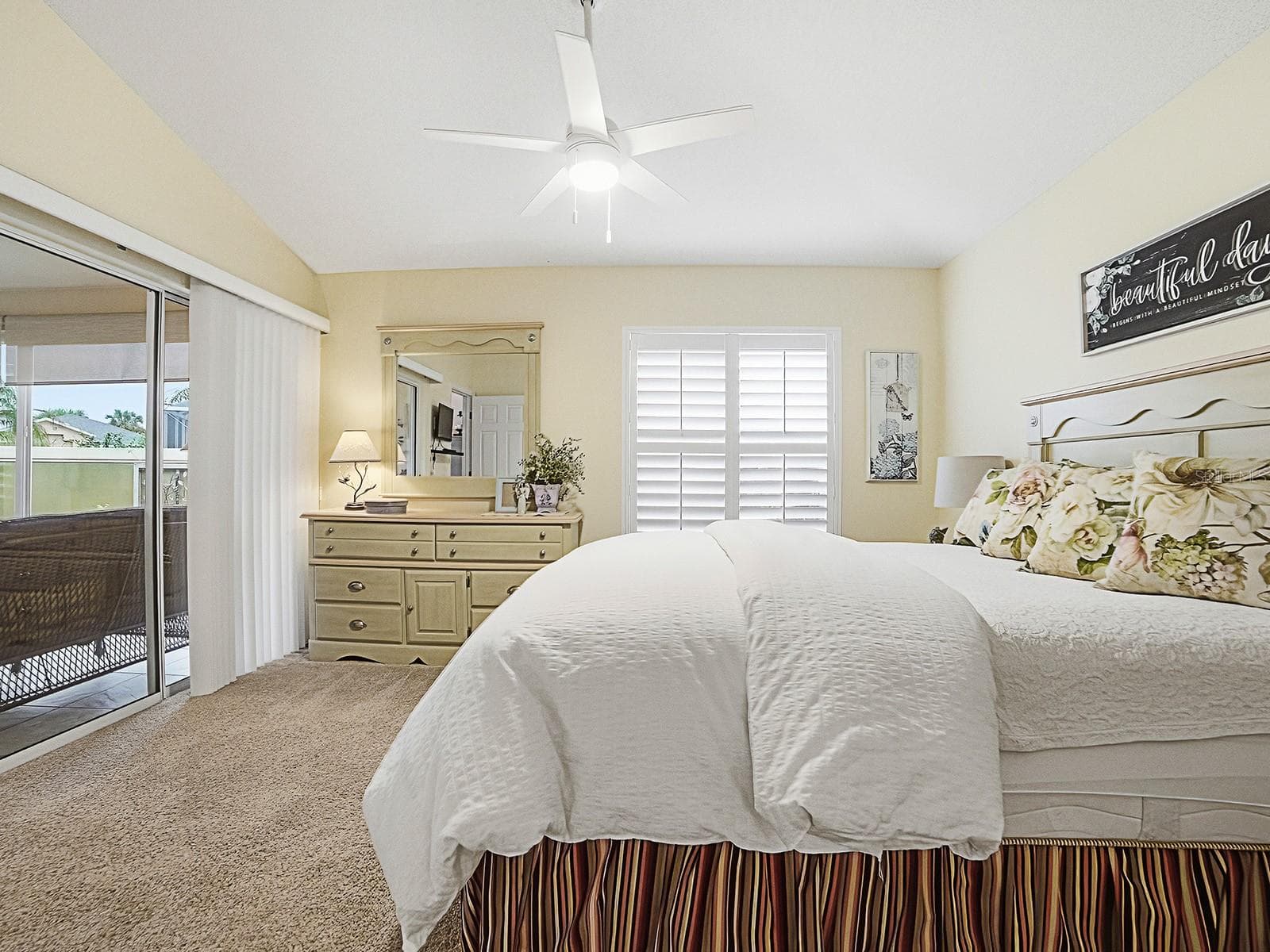 Spacious Master Bedroom beautifully decorated - 1530 BARNWELL PL, THE VILLAGES